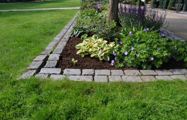 Flower Bed Mulching in Boca Raton